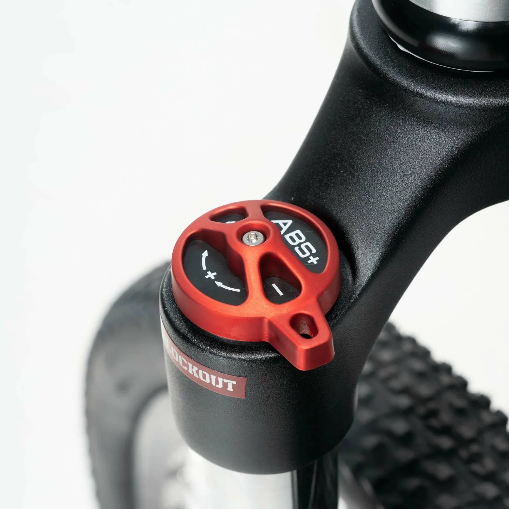 Durable 26-inch aluminum front suspension fork with disc brakes