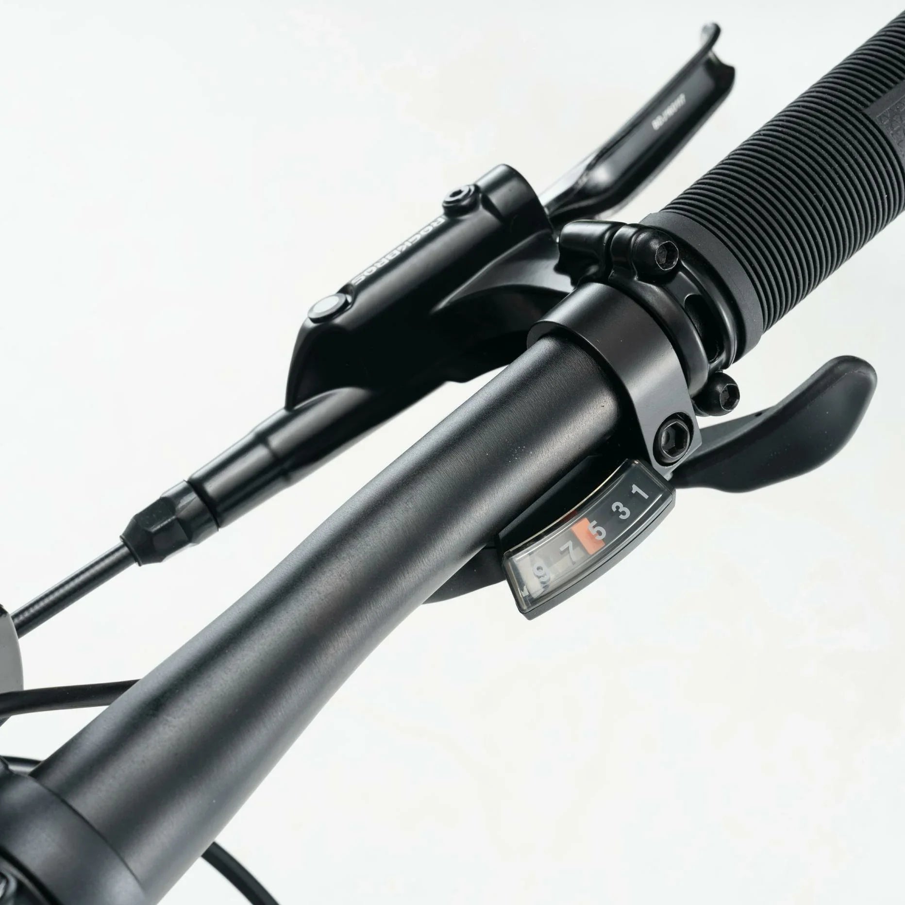 Lightweight and strong suspension fork for 26-inch bicycles