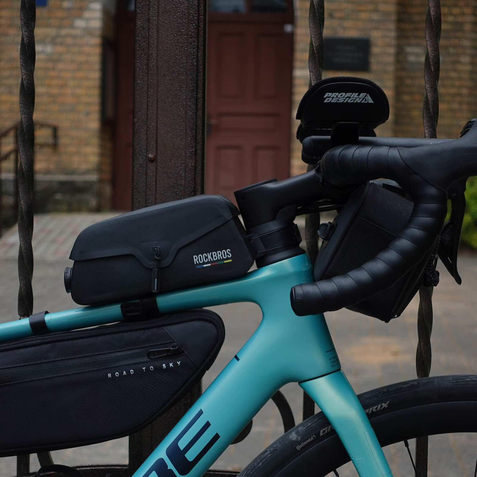 rockbros road-to-sky magnetic top-tube frame bag, 100 % waterproof, expandable 0.6–0.9 l, secured to carbon frame