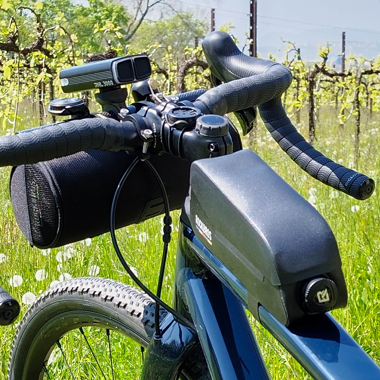 rockbros road-to-sky magnetic top-tube frame bag, 100 % waterproof, expandable 0.6–0.9 l, secured to carbon frame