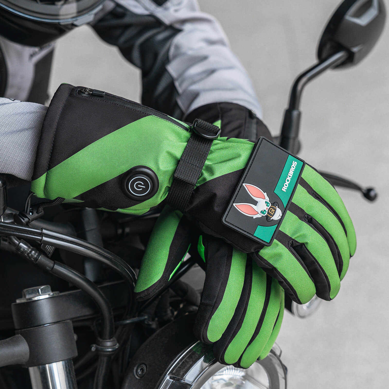ROCKBROS winter electric heated cycling gloves with 3 adjustable heating levels, ideal for cold weather riding
