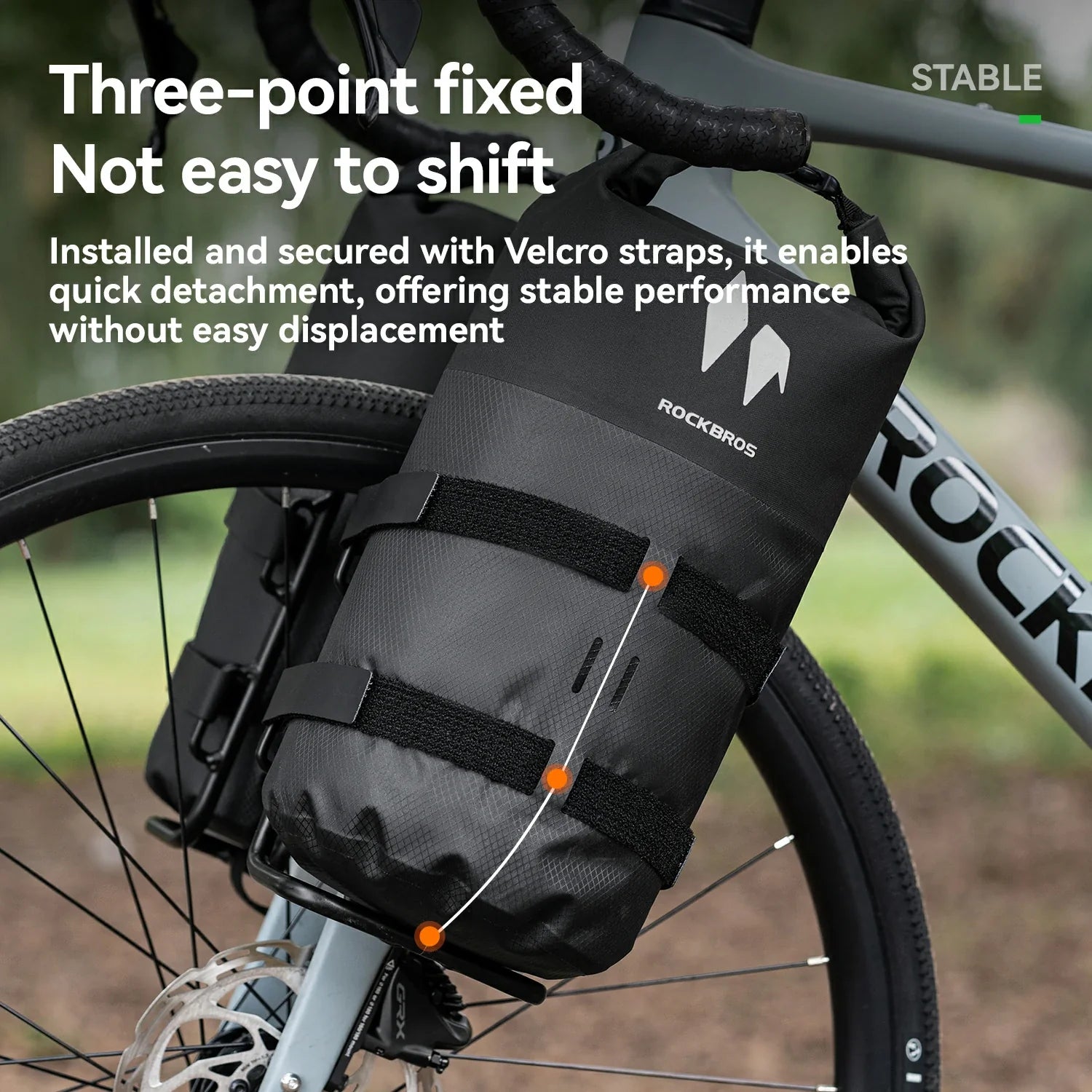7L capacity front fork bag displayed on a bike.