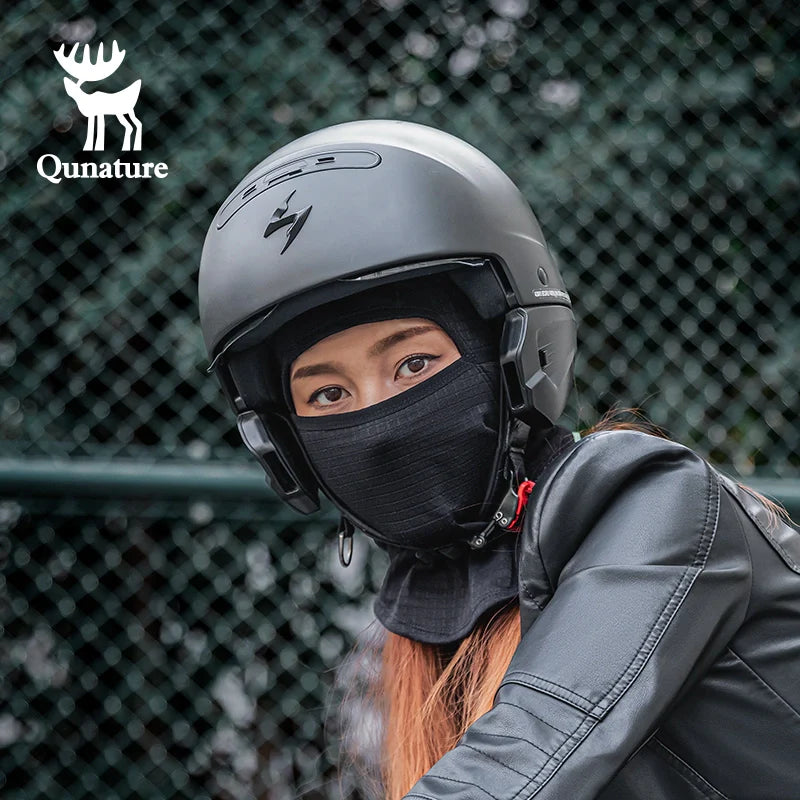 Person wearing a helmet and black face mask with Qunature logo in the corner.