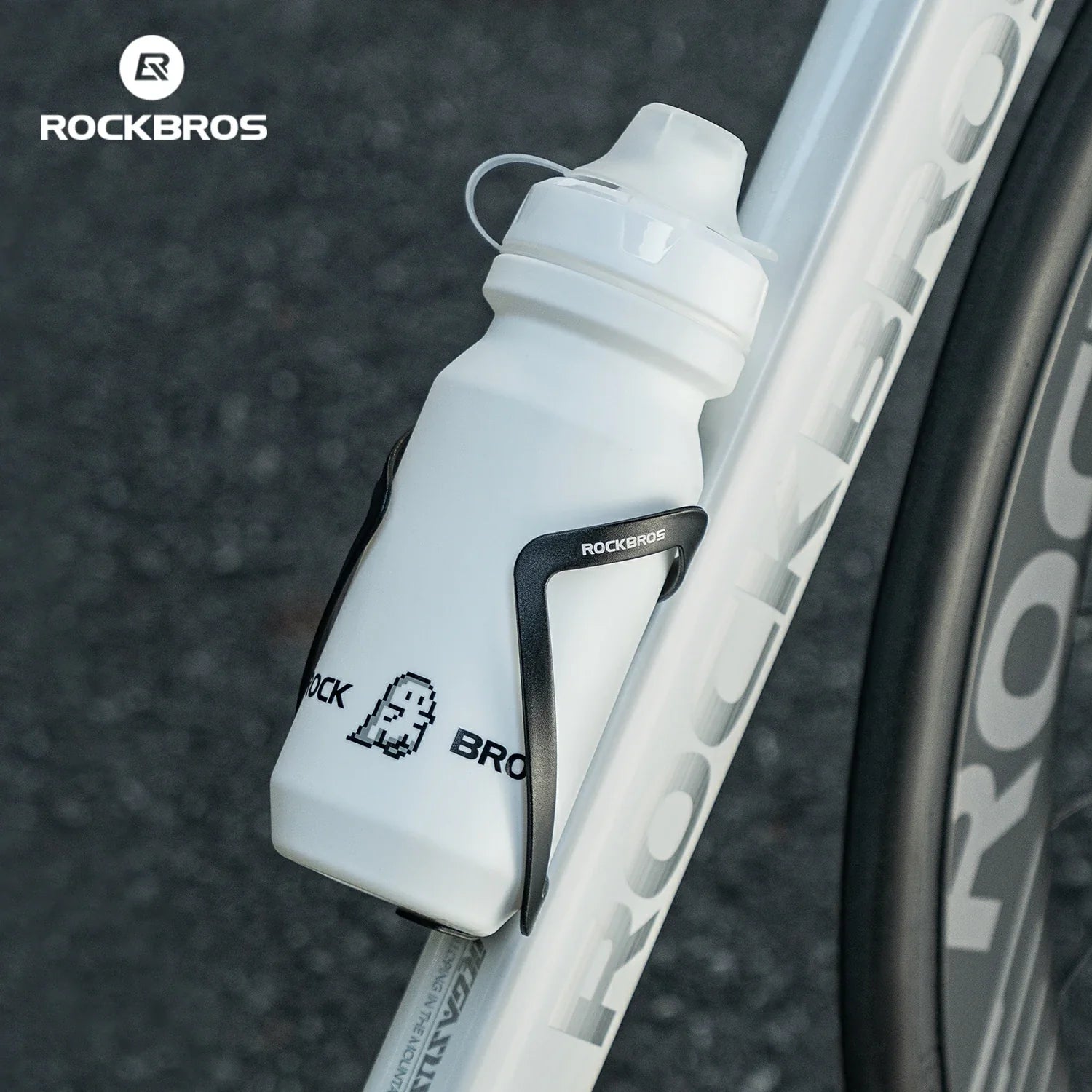 ROCKBROS lightweight bike bottle with pull-top lid, available in 600ml and 750ml sizes, designed for easy hydration during cycling. #Color_White