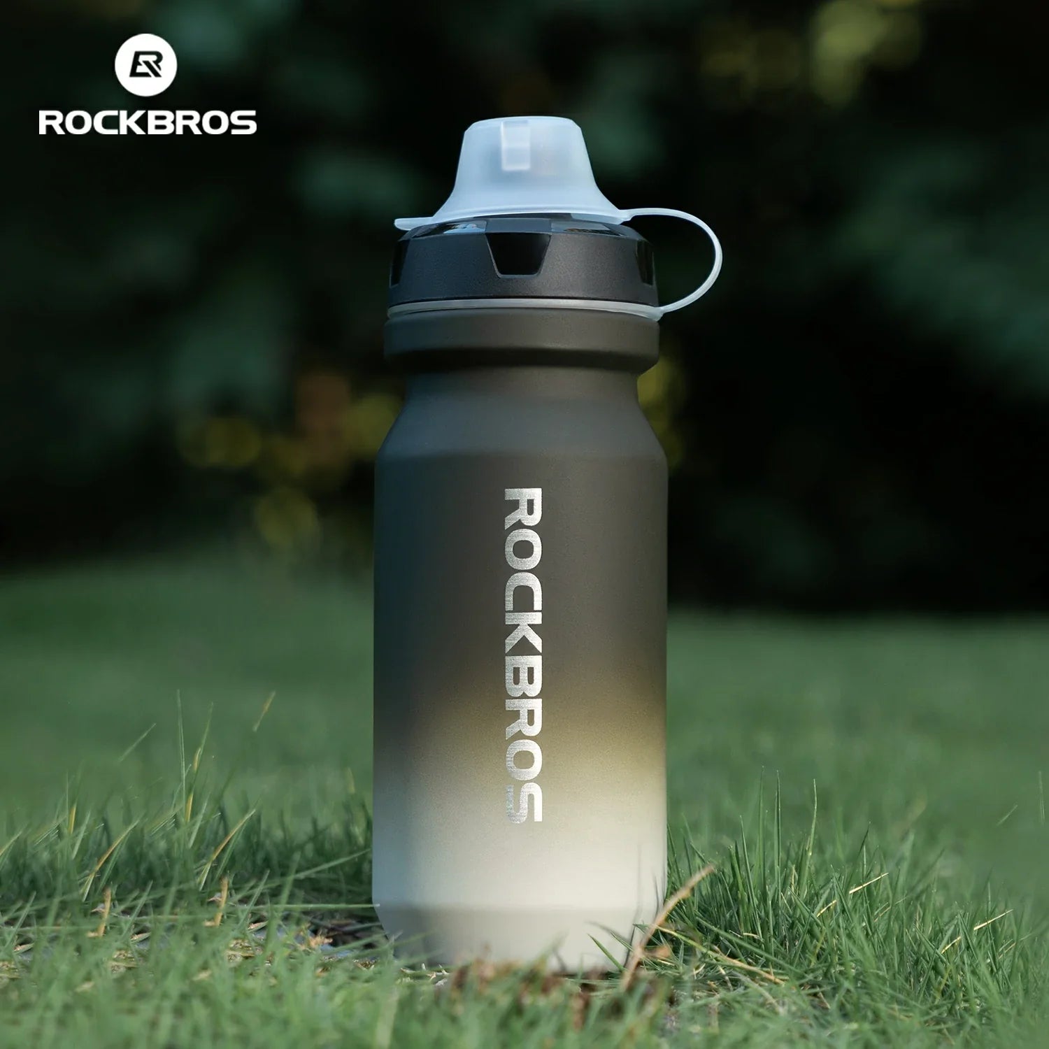 ROCKBROS lightweight bike bottle with pull-top lid, available in 600ml and 750ml sizes, designed for easy hydration during cycling. #Color_Gradient Gray White (600ml)