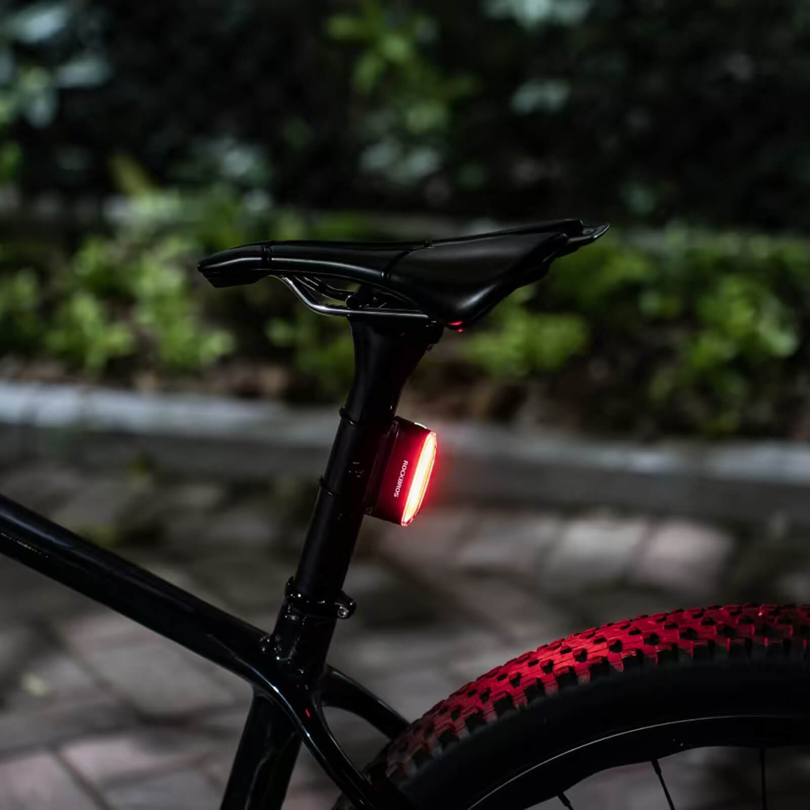 rockbros magnetic smart rear light on seatpost, usb-rechargeable with brake sensor and ipx6 waterproof glow