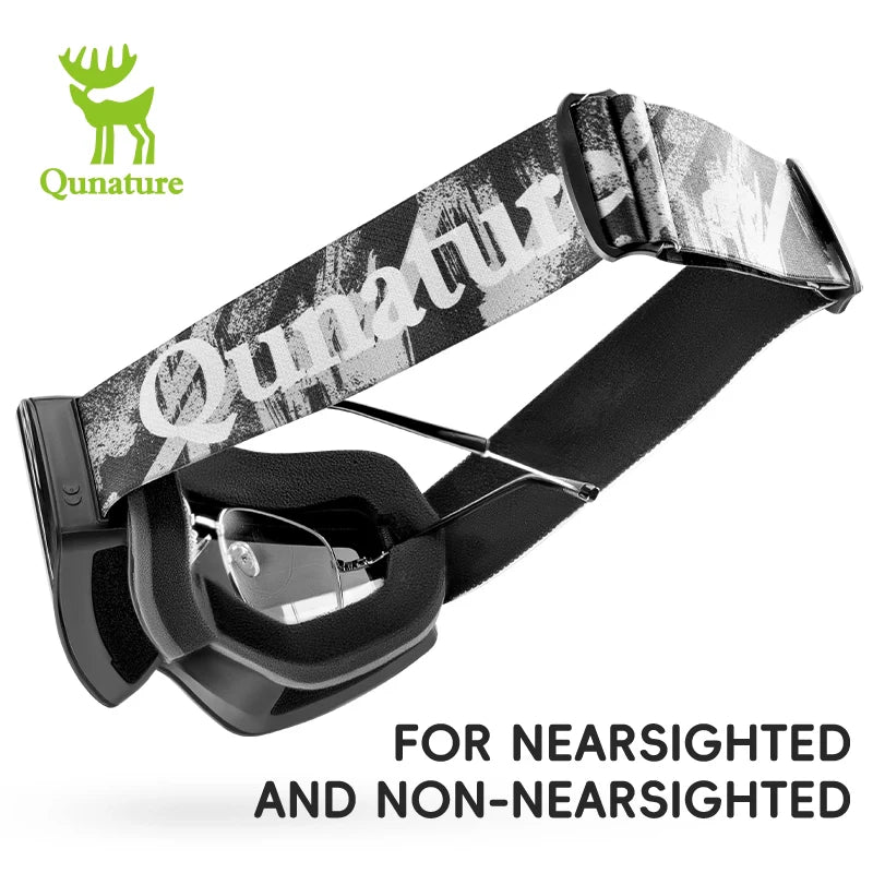 Black eyeglass holder with 'Qunature' branding on a white background