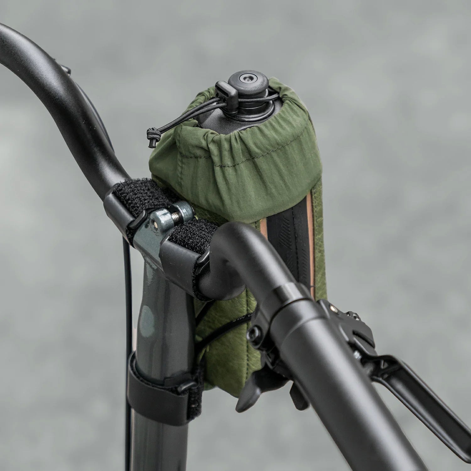 sustainable-eco-friendly-tyvek_-recycled-tire-bike-water-bottle-bags